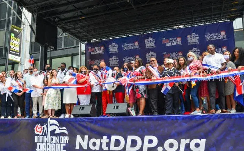 《赛场内外：一场激烈角逐的全方位解说指南》